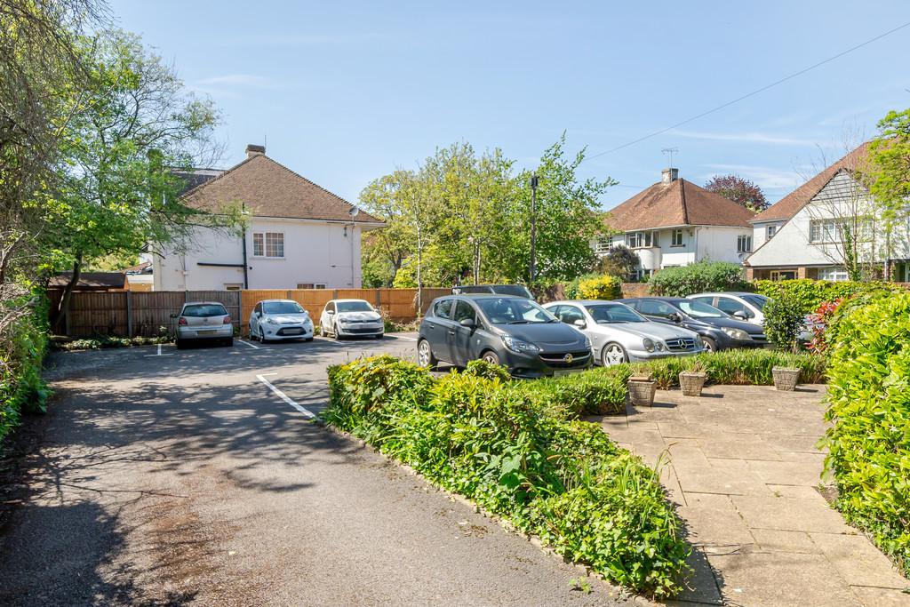 Parking &amp; Communal garden