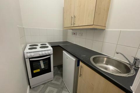 Studio to rent, Commercial Road, Southampton