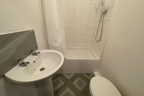 Studio to rent, Commercial Road, Southampton