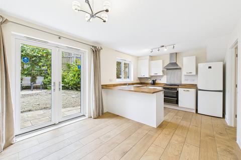 3 bedroom semi-detached house to rent, Acorn Drive, Bristol BS16