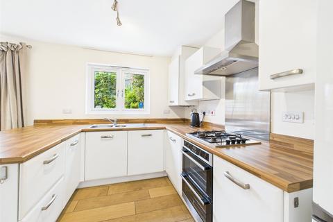 3 bedroom semi-detached house to rent, Acorn Drive, Bristol BS16