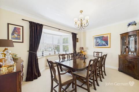 9 Stanway Close, Uttoxeter, ST14 8UZ