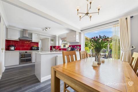 21 Robin Close, Uttoxeter, ST14 8TP