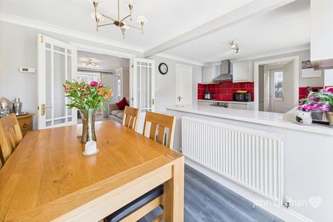 21 Robin Close, Uttoxeter, ST14 8TP