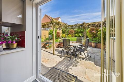 21 Robin Close, Uttoxeter, ST14 8TP
