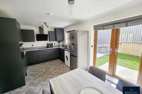 3 bedroom townhouse for sale, Ings Rise, Batley