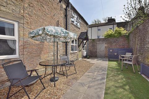 2 bedroom cottage for sale, Fryers Yard, Richmond