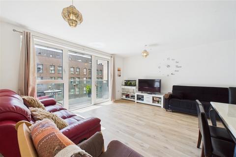 3 bedroom flat for sale, Chamberlain Court, 11 Ironworks Way, London, E13 9GF