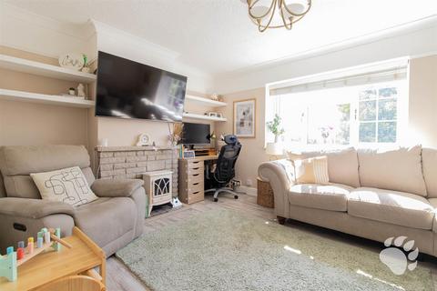 2 bedroom semi-detached house for sale, Goldings Crescent, Basildon SS16
