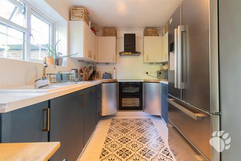 2 bedroom semi-detached house for sale, Goldings Crescent, Basildon SS16