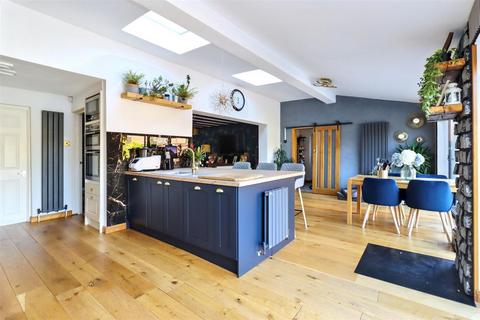 4 bedroom end of terrace house for sale, Popular residential location in Clevedon