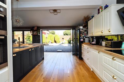 4 bedroom end of terrace house for sale, Popular residential location in Clevedon
