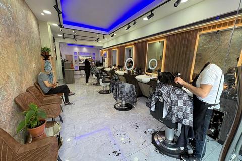 Retail property (high street) to rent, Broadway, London