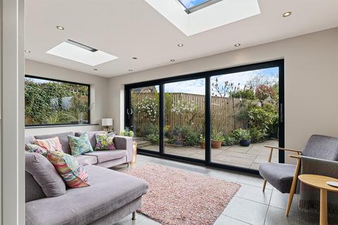 4 bedroom detached house for sale, Thorgrow Close, Fenay Bridge, Huddersfield, HD8 0FY