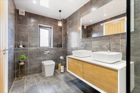4 bedroom detached house for sale, Thorgrow Close, Fenay Bridge, Huddersfield, HD8 0FY