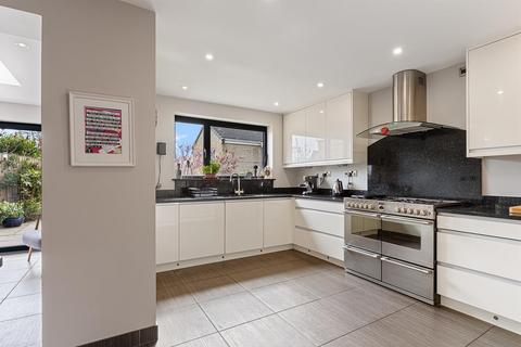 4 bedroom detached house for sale, Thorgrow Close, Fenay Bridge, Huddersfield, HD8 0FY