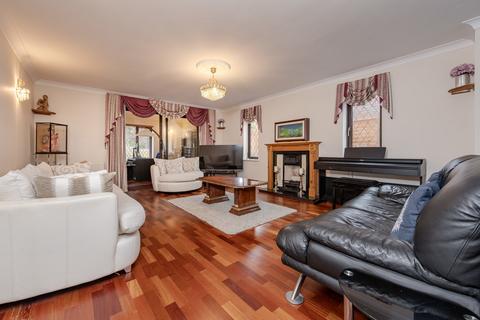 9 Balmoral Gardens, South Croydon, CR2 0HN