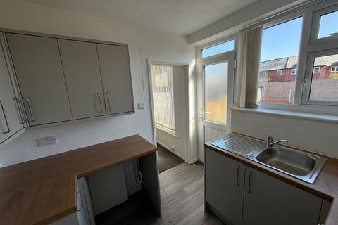 2 bedroom terraced house to rent, Springfield Avenue, Morley LS27