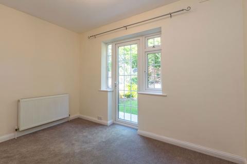 2 bedroom ground floor flat for sale, Springfield Close, Stanmore HA7