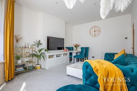 1 bedroom flat for sale, Brightwell Avenue, Westcliff-On-Sea, SS0