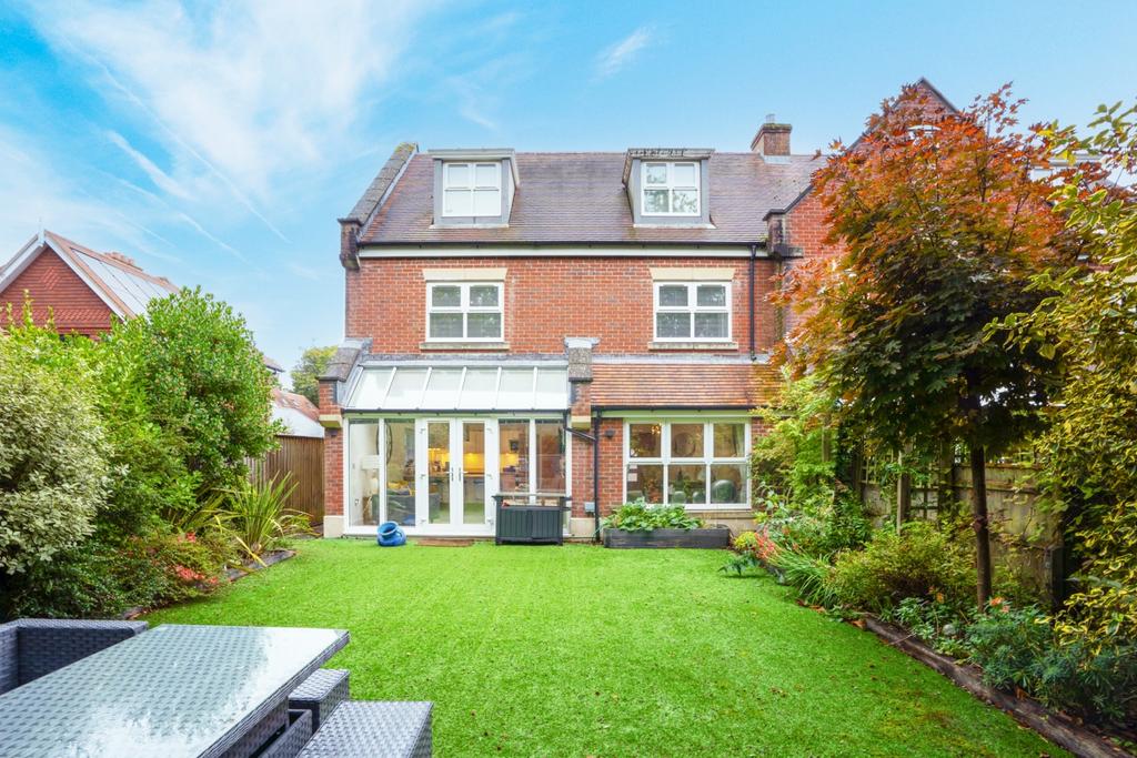 2 wellwood close externals-1 A rear garden