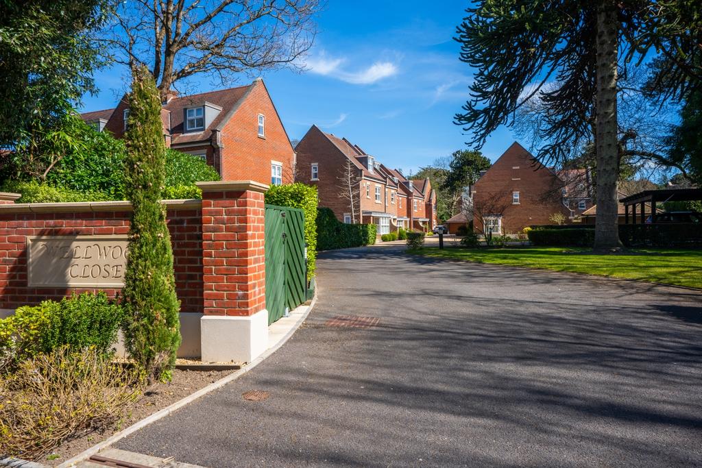 2 wellwood close reshoot march-10 private road