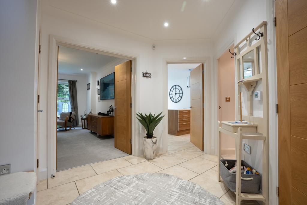 2 wellwood close-15 - hallway