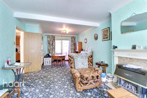 3 bedroom end of terrace house for sale, Broxbourne Avenue, South Woodford