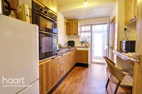 3 bedroom end of terrace house for sale, Broxbourne Avenue, South Woodford