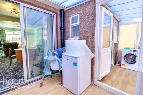 3 bedroom end of terrace house for sale, Broxbourne Avenue, South Woodford