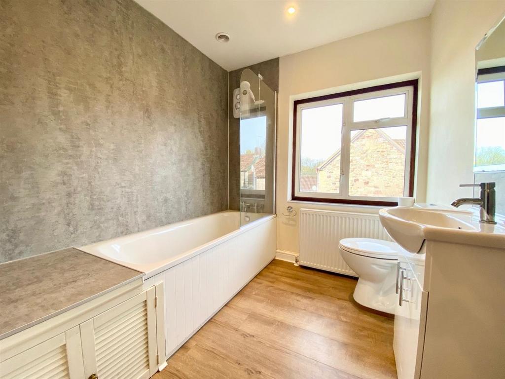 Bathroom 2.jpg