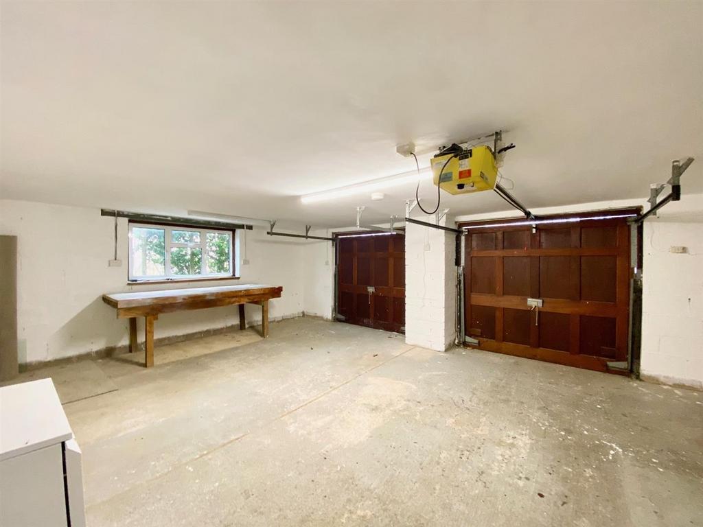Garage 2.jpg