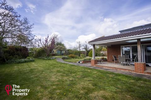 4 bedroom bungalow for sale, Theale Road, Reading, RG30