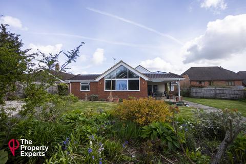 4 bedroom bungalow for sale, Theale Road, Reading, RG30
