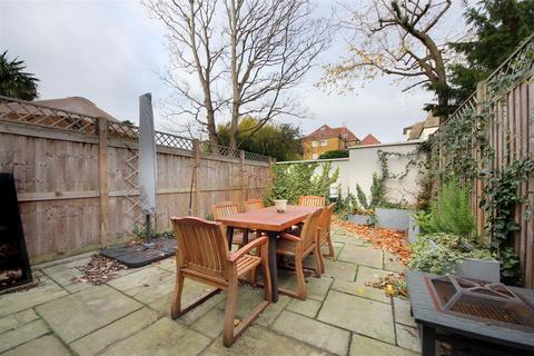 28 Drayton Grove, London, W13 0LA