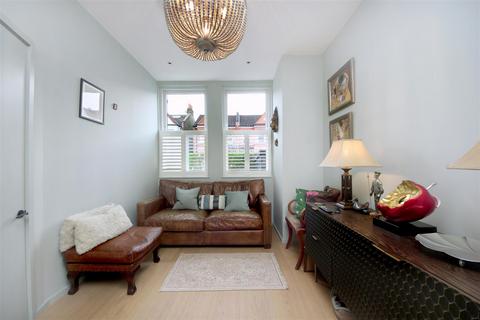 28 Drayton Grove, London, W13 0LA