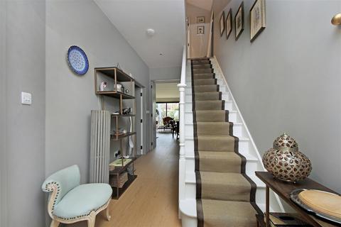 28 Drayton Grove, London, W13 0LA