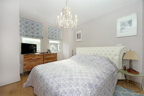 28 Drayton Grove, London, W13 0LA