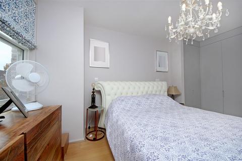28 Drayton Grove, London, W13 0LA