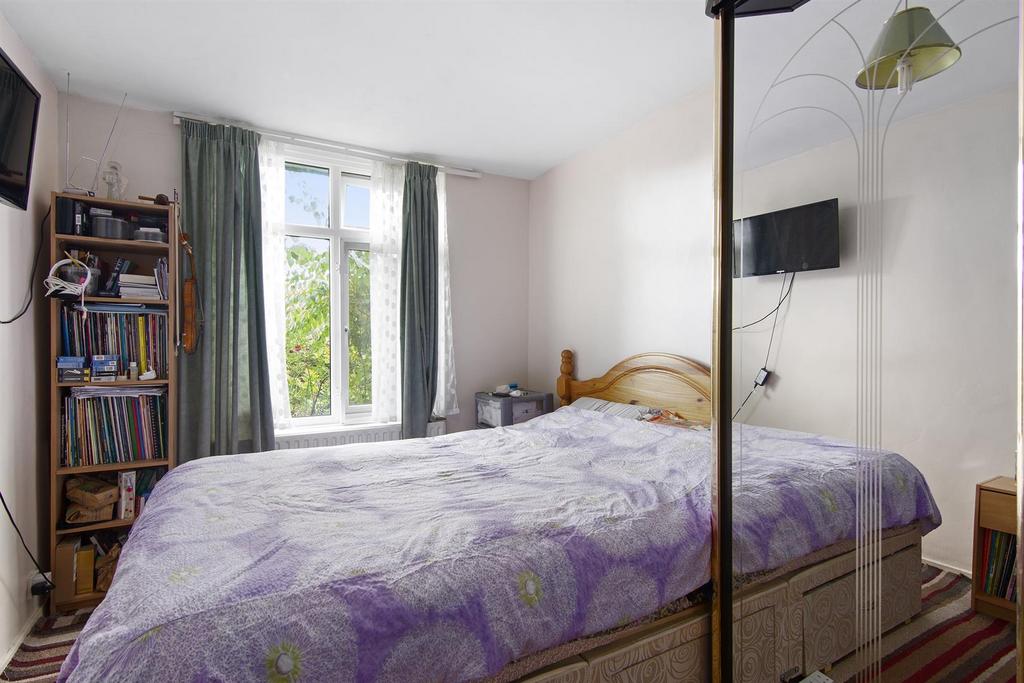 Bed 1.jpg