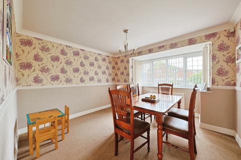 4 bedroom detached house for sale, Ashdene Close, Willerby, Hull, HU10 6LW