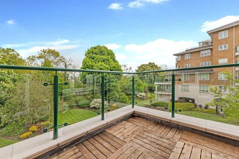 3 bedroom flat for sale, Charlwood House, 6 Strand Drive, Richmond, Surrey