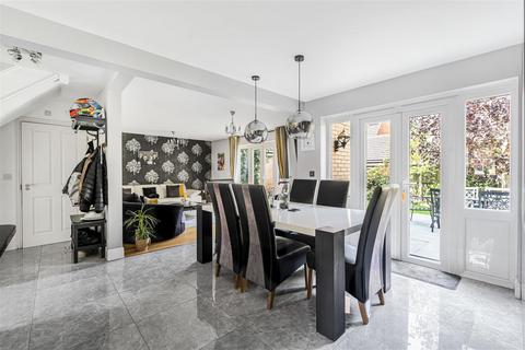 5 bedroom detached house for sale, Walson Way, Stansted CM24