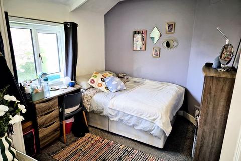4 bedroom semi-detached house for sale, Stanmore Grove, Leeds