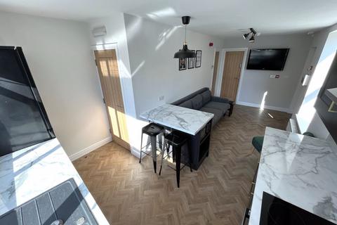 33 Richmond Mount, Headingley, Leeds, LS6 1DF