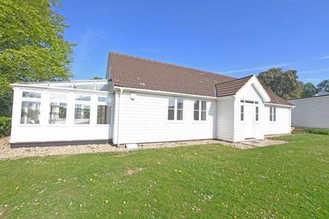 5 bedroom detached bungalow to rent, Thurnham Lane, Maidstone