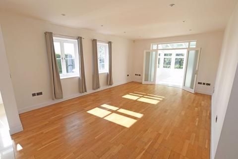 5 bedroom detached bungalow to rent, Thurnham Lane, Maidstone
