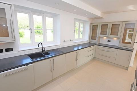 5 bedroom detached bungalow to rent, Thurnham Lane, Maidstone