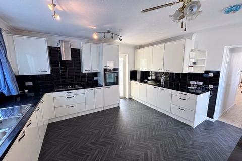 5 bedroom detached bungalow to rent, Victoria Avenue, Southend-On-Sea