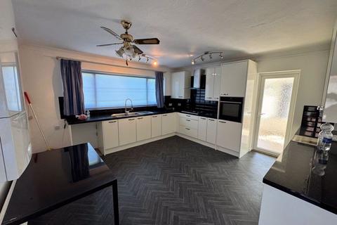 5 bedroom detached bungalow to rent, Victoria Avenue, Southend-On-Sea